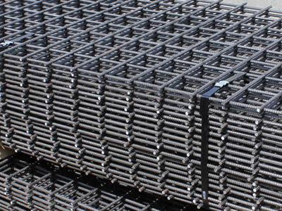 Concrete slab mesh is packaged with black bailing strips and wooden stick in the warehouse.