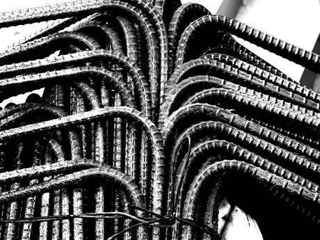 a bundle of deformed black rebars